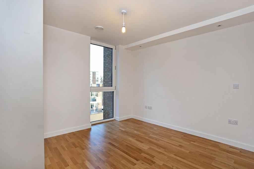 Apartment in Brentford - More