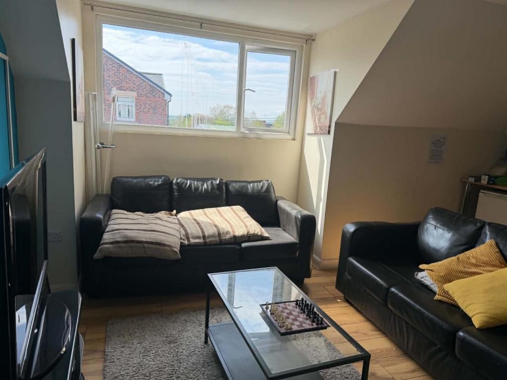 House in Newcastle Upon Tyne - More