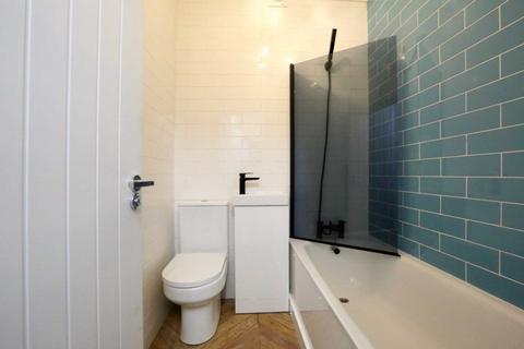 2 bedroom flat to rent, High Road, Leyton, E10
