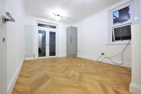 2 bedroom flat to rent, High Road, Leyton, E10