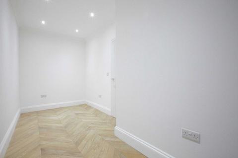 2 bedroom flat to rent, High Road, Leyton, E10