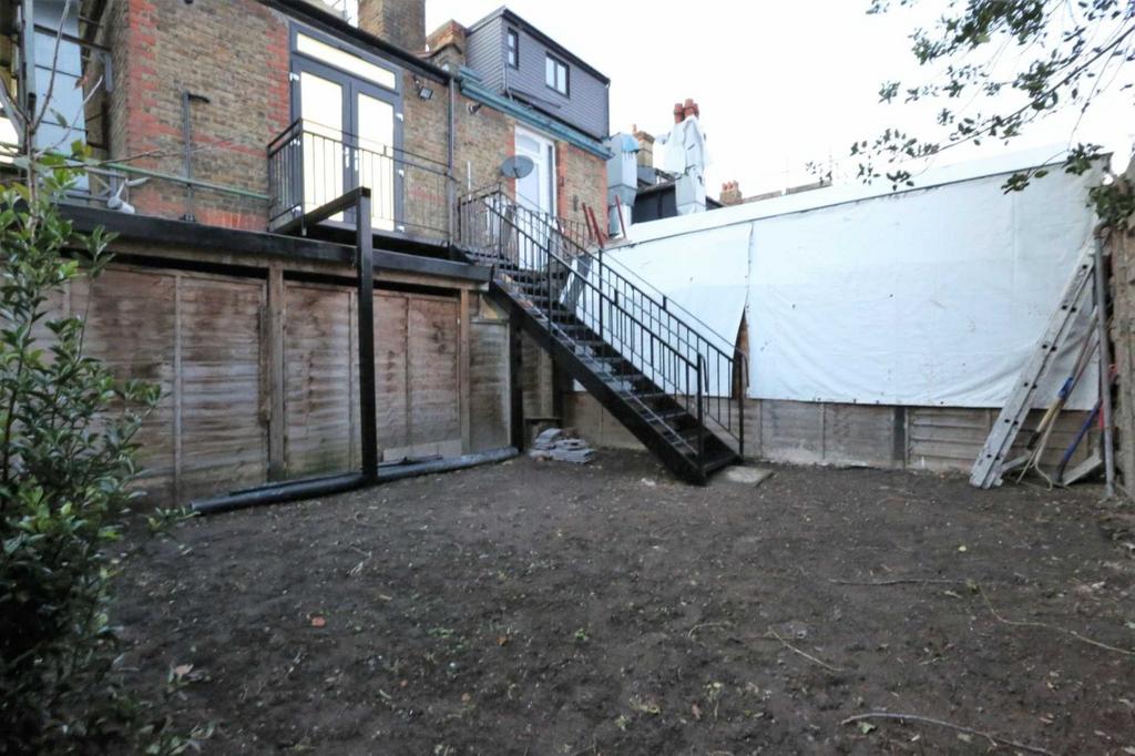 Apartment in London - More