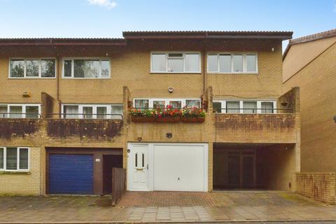 3 bedroom townhouse for sale, Conniburrow Boulevard, Conniburrow, Milton Keynes