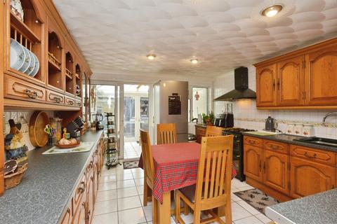 3 bedroom townhouse for sale, Conniburrow Boulevard, Conniburrow, Milton Keynes