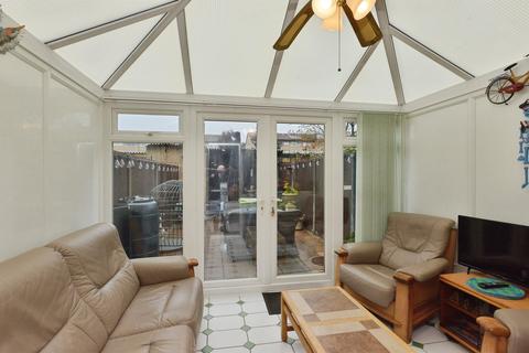 3 bedroom townhouse for sale, Conniburrow Boulevard, Conniburrow, Milton Keynes