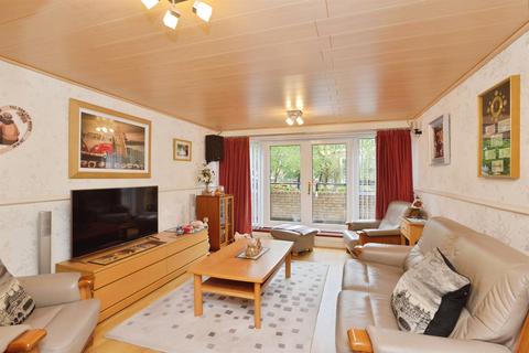 3 bedroom townhouse for sale, Conniburrow Boulevard, Conniburrow, Milton Keynes