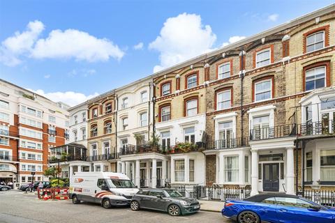 Studio to rent, Cheniston Gardens, London W8