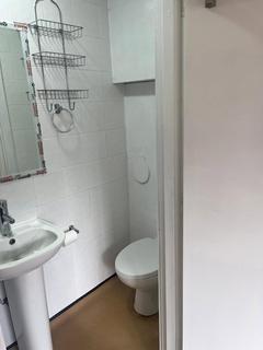 Studio to rent, Station Road, London, NW4