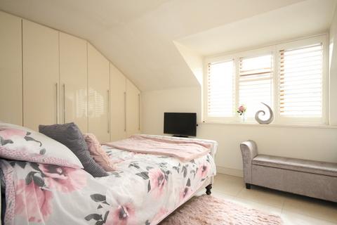 2 bedroom semi-detached house to rent, St. Johns Lodge, Woking GU21