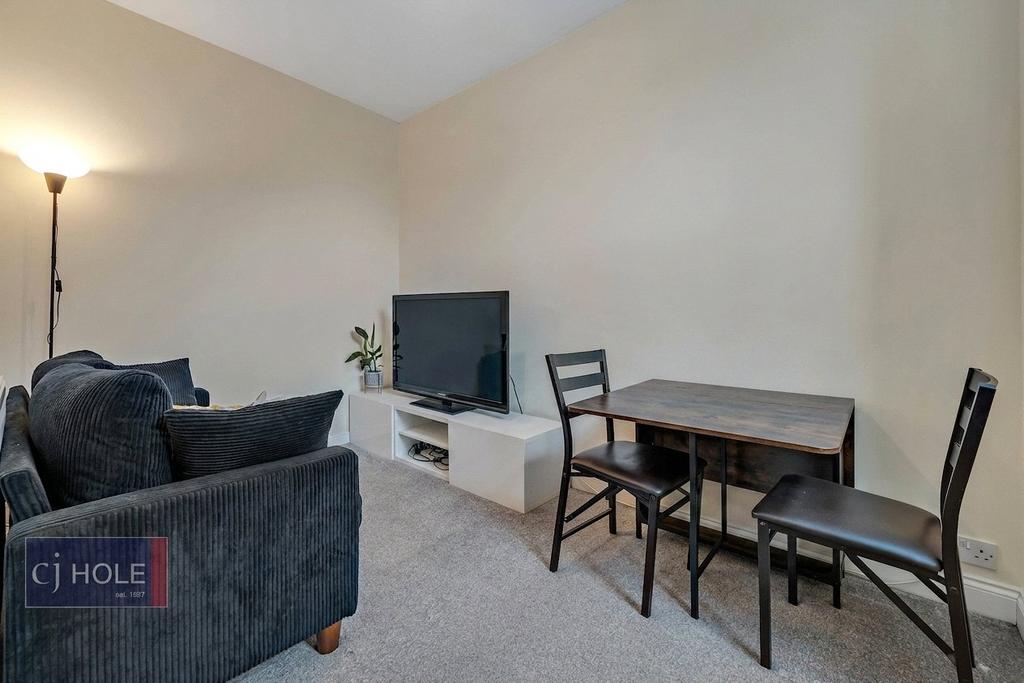 Apartment in Bristol, St George - View 2