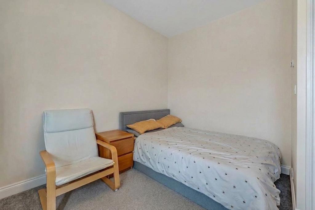 Apartment in Bristol, St George - More