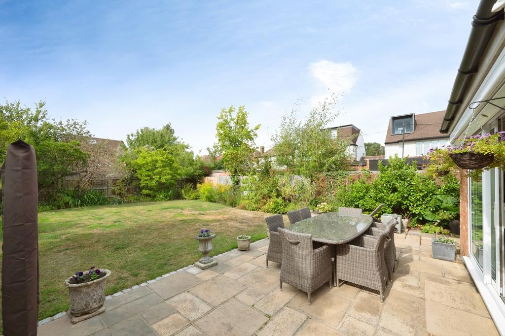 House in Surrey - View 3