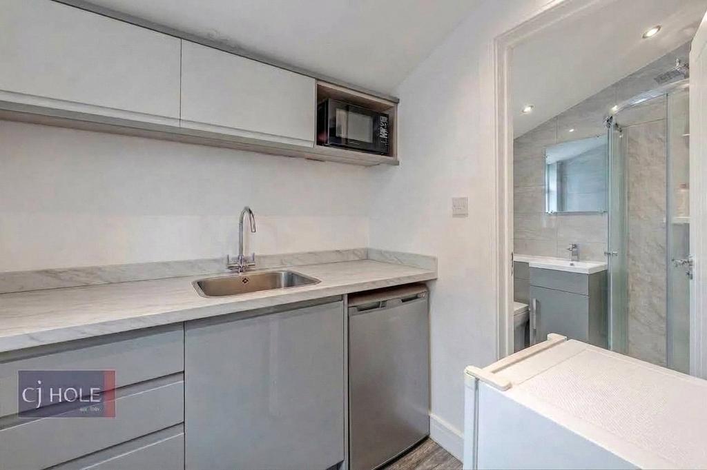 Apartment in Somerset - View 2