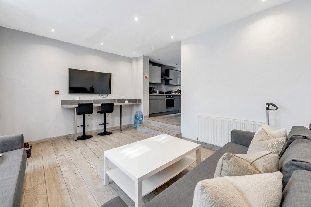 Apartment in Somerset - View 5
