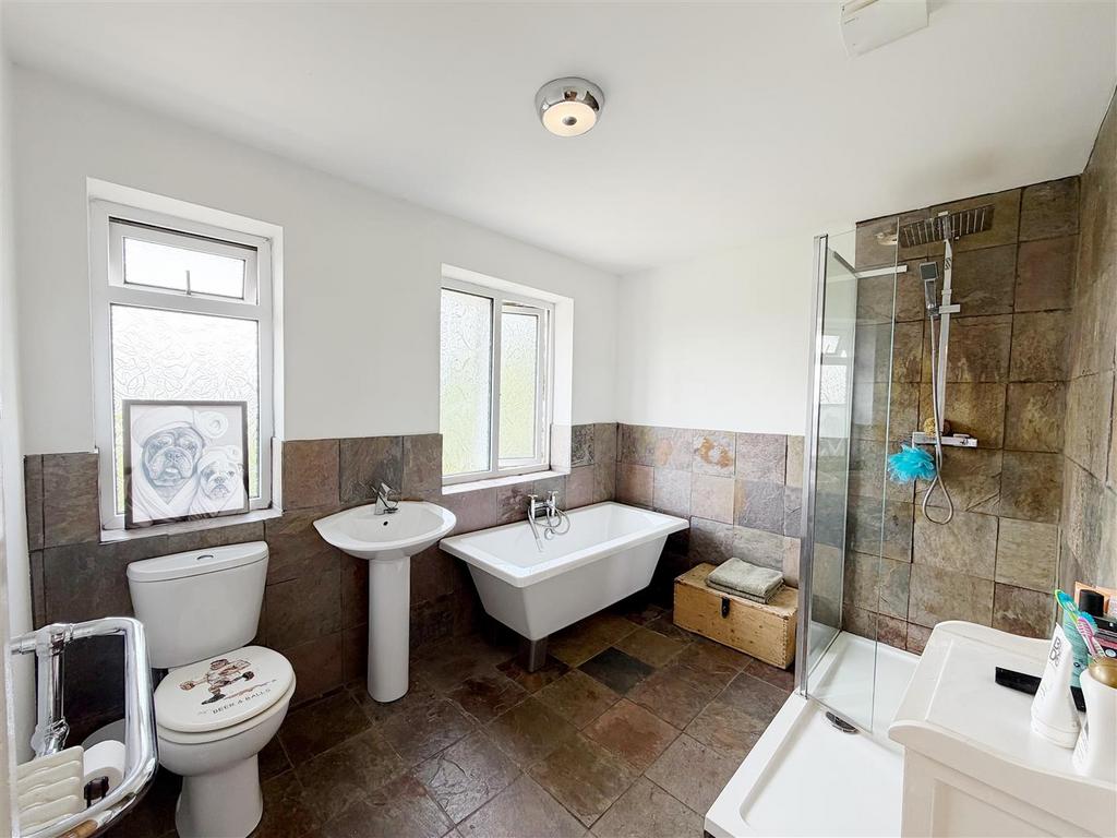 House in Wrexham, King's Mills, Caia Park - More