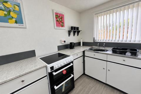 1 bedroom flat to rent, Stockwell Grove, Wrexham LL13