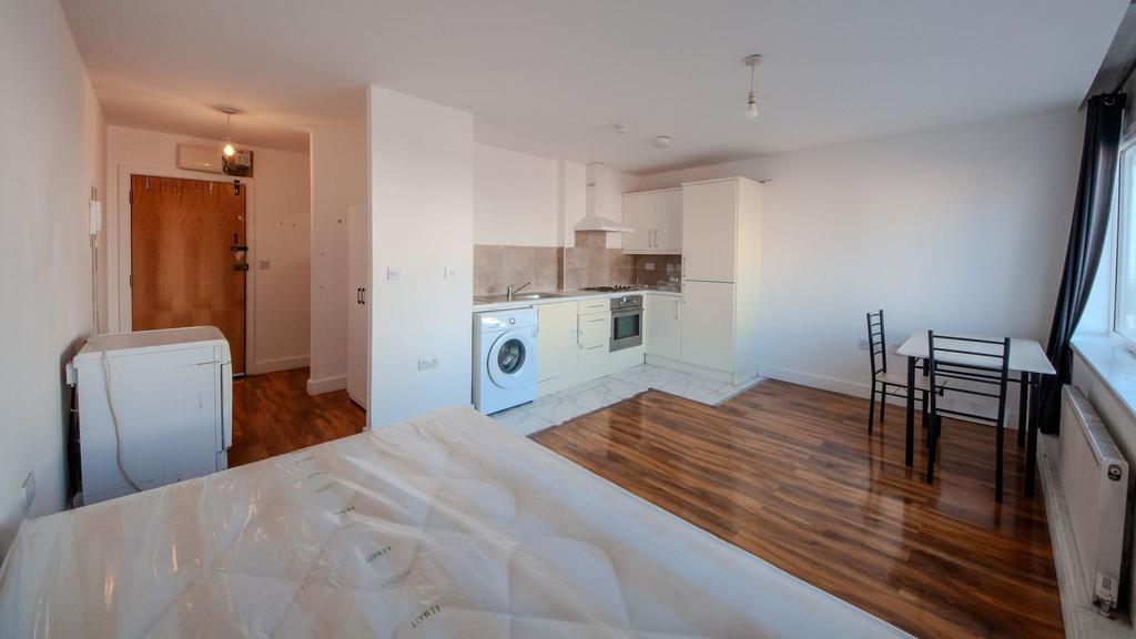 Apartment in Ilford - View 2