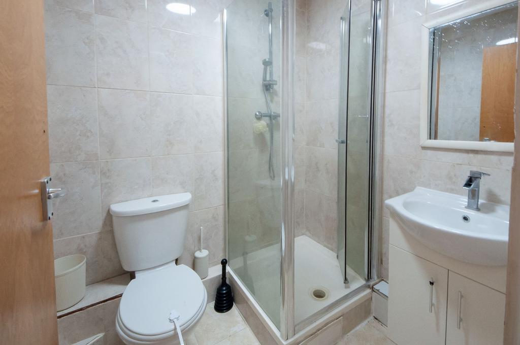 Apartment in Ilford - View 5