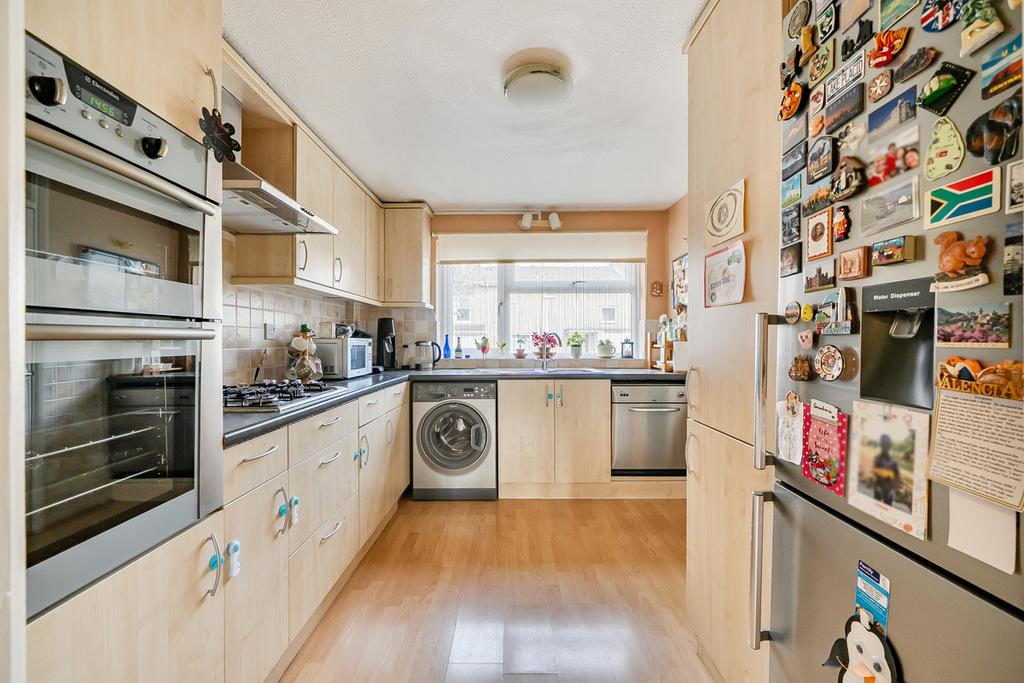 House in Bracknell, Hanworth - View 3