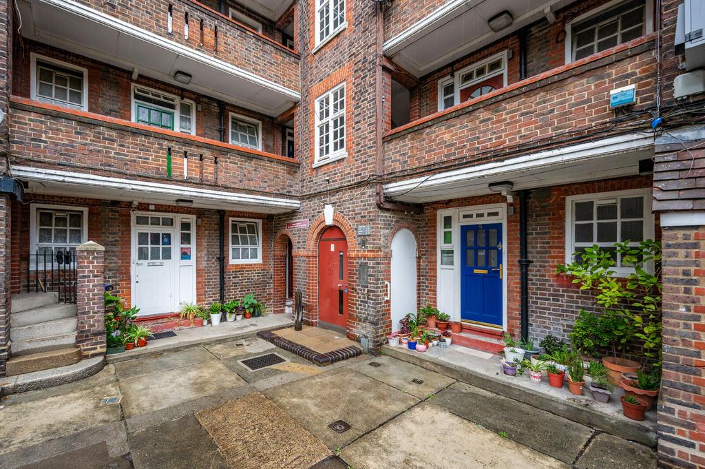 Apartment in London - More