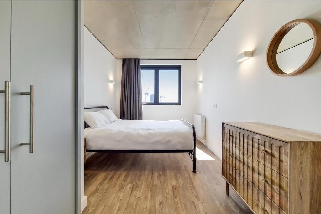 Apartment in Wembley - View 4