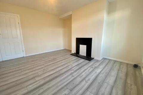 3 bedroom end of terrace house to rent, Victoria Road, HUDDERSFIELD