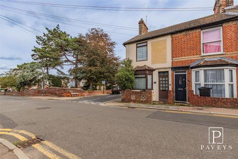2 bedroom end of terrace house for sale, Church Road, Walton On The Naze