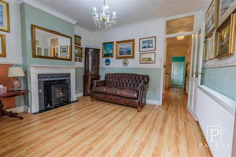 2 bedroom end of terrace house for sale, Church Road, Walton On The Naze
