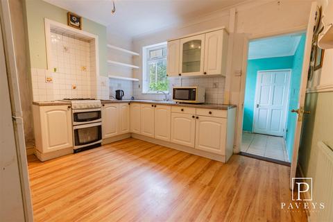 2 bedroom end of terrace house for sale, Church Road, Walton On The Naze