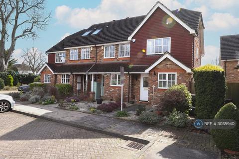 2 bed terraced house for rent in Moorcroft Gardens, Bromley, BR2
