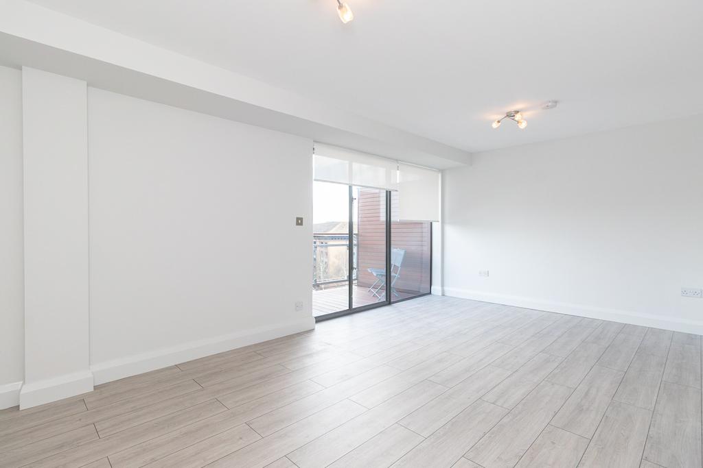 Apartment in Kingston upon Thames - View 4