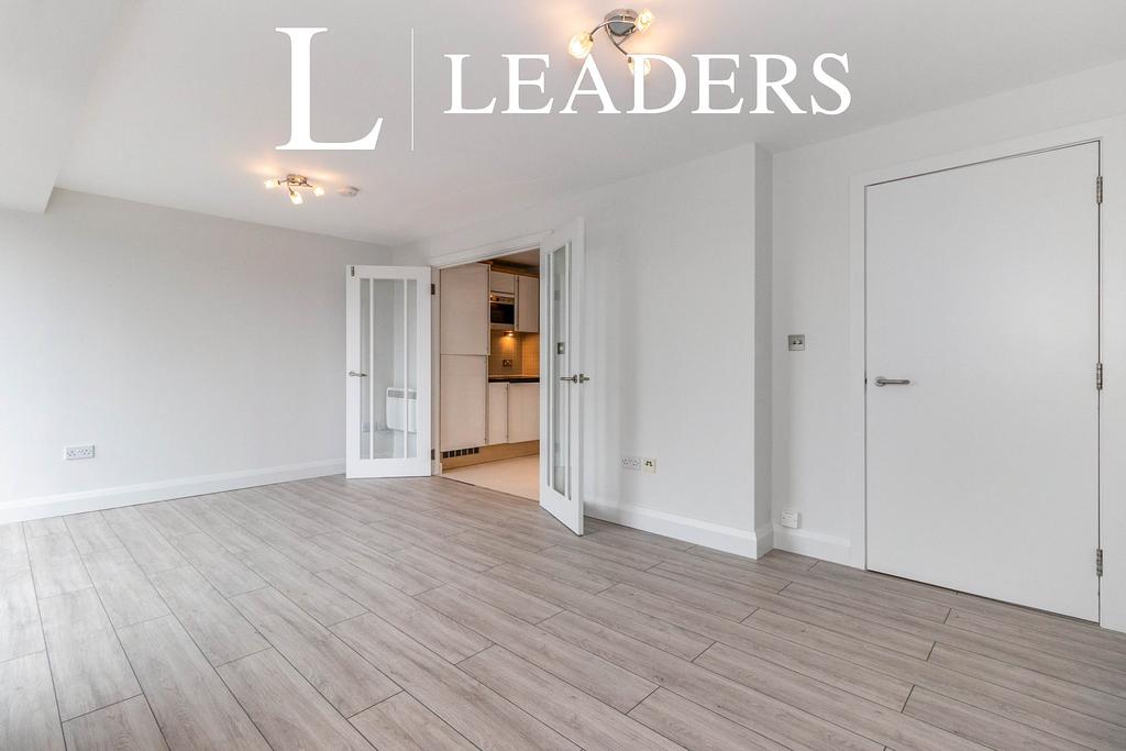 Apartment in Kingston upon Thames - More