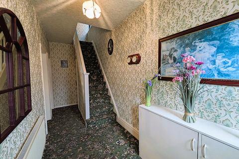 3 bedroom semi-detached house for sale, 18 Richmond Avenue, Chadderton, OL9 8LQ