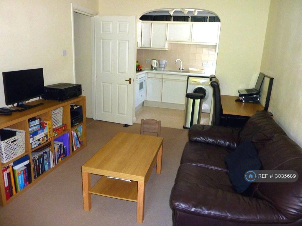 Apartment in Reading - View 2