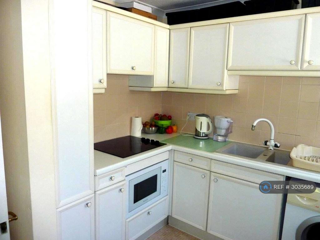 Apartment in Reading - View 4