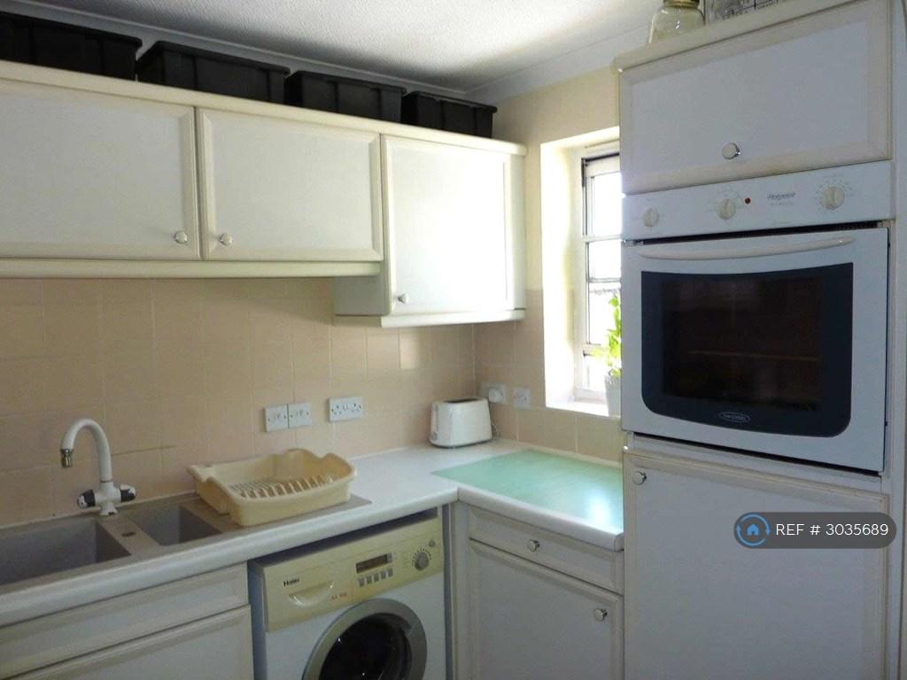 Apartment in Reading - View 5