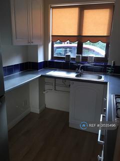 2 bedroom semi-detached house to rent, High Bank Close, Leeds, LS15