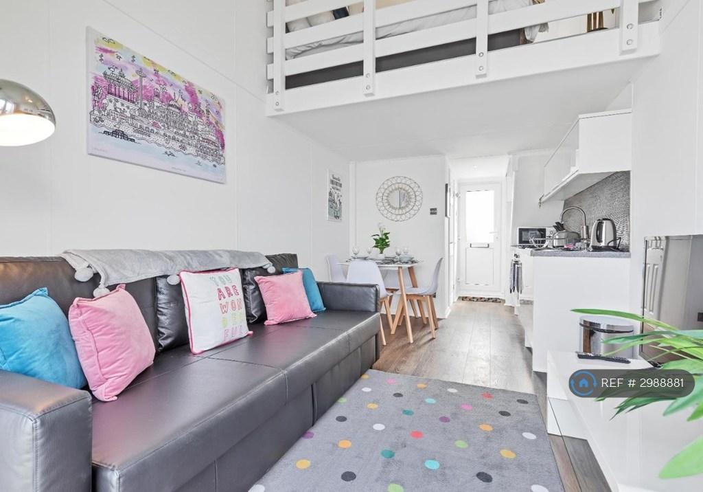 Apartment in Brighton - View 3
