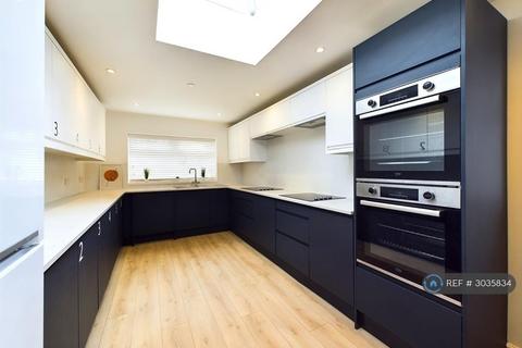 1 bedroom in a house share to rent, Walter Road, Swansea, SA1