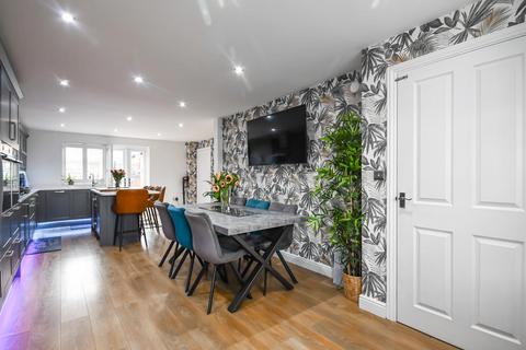 4 bedroom detached house for sale, Crabtree Close, Wolverhampton