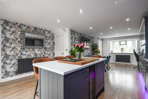 4 bedroom detached house for sale, Crabtree Close, Wolverhampton