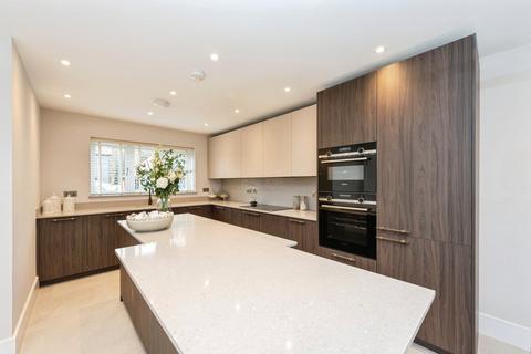 4 bedroom detached house for sale, Huntersfield Farm, Fairlawn Road, Banstead, Surrey, SM7