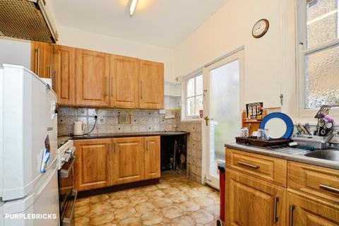 4 bedroom semi-detached house for sale, Eaton Park Road, London, N13