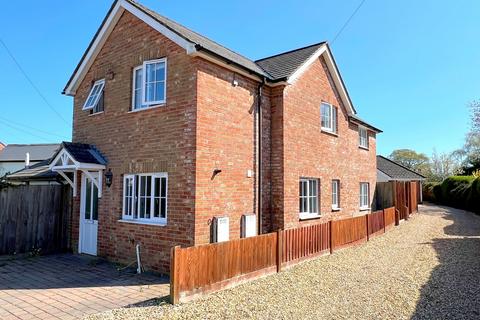 3 bedroom semi-detached house to rent, Yew Lane, New Milton, Hampshire. BH25 5BA