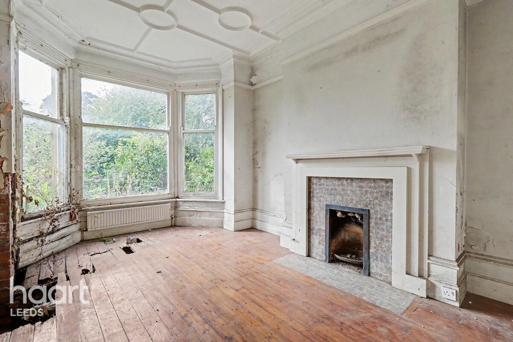 House in Leeds, West Yorkshire - View 4