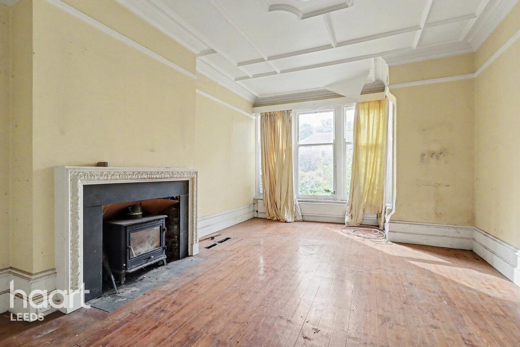 House in Leeds, West Yorkshire - View 2