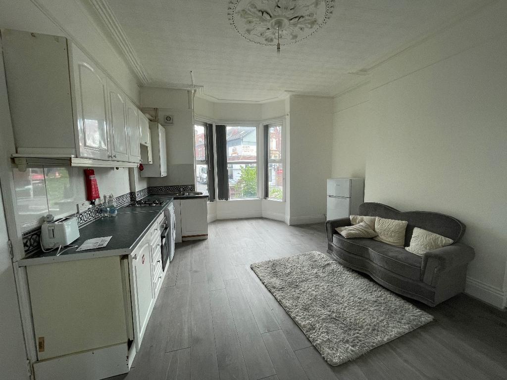 Apartment in Leeds, West Yorkshire - View 2