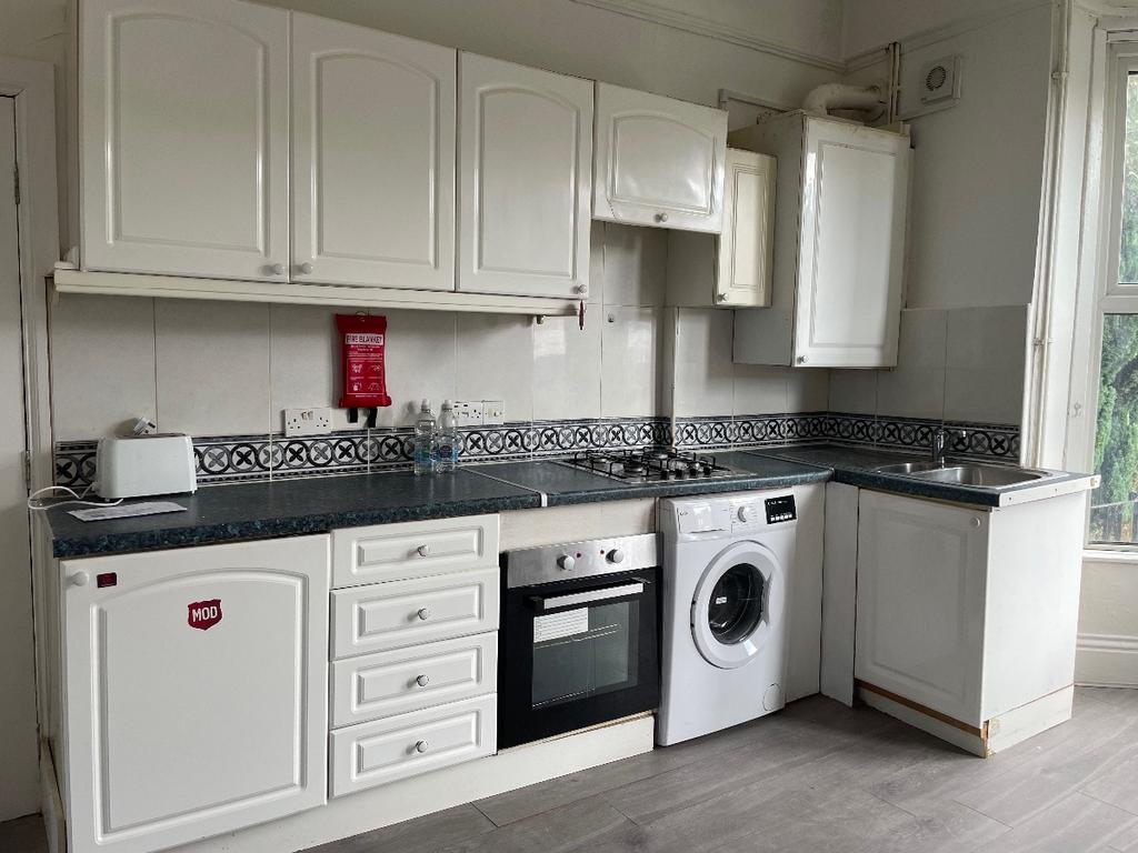 Apartment in Leeds, West Yorkshire - View 3