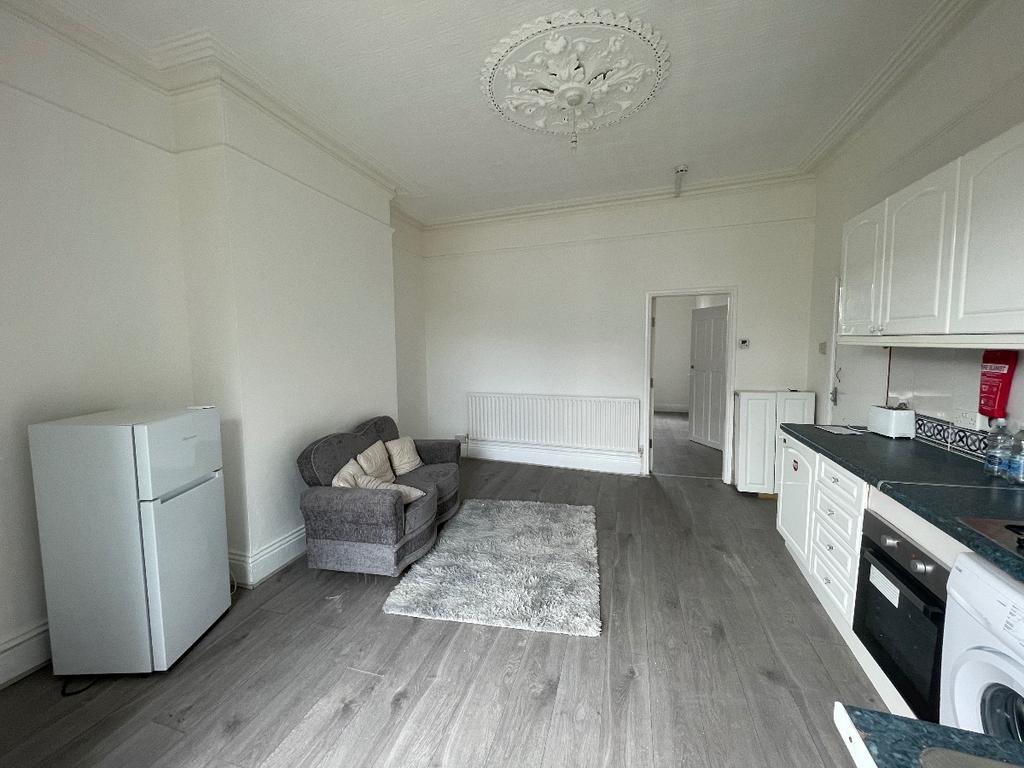 Apartment in Leeds, West Yorkshire - View 5