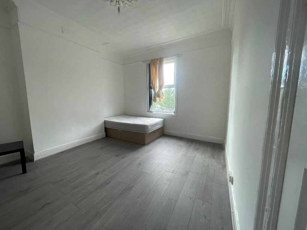 Apartment in Leeds, West Yorkshire - More